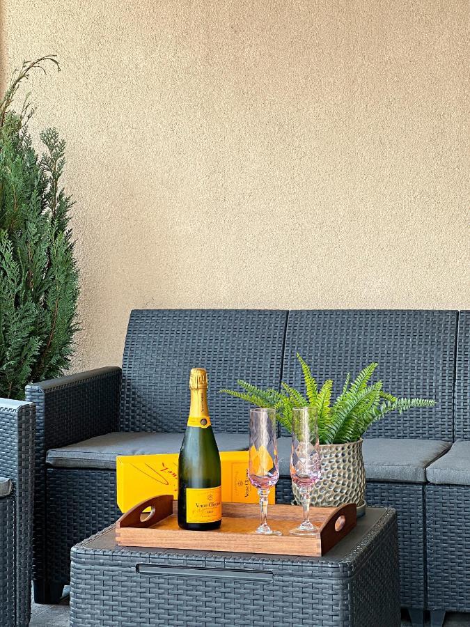 City View - Luxury Apartment - Sanador Victoriei Bucharest Exterior photo
